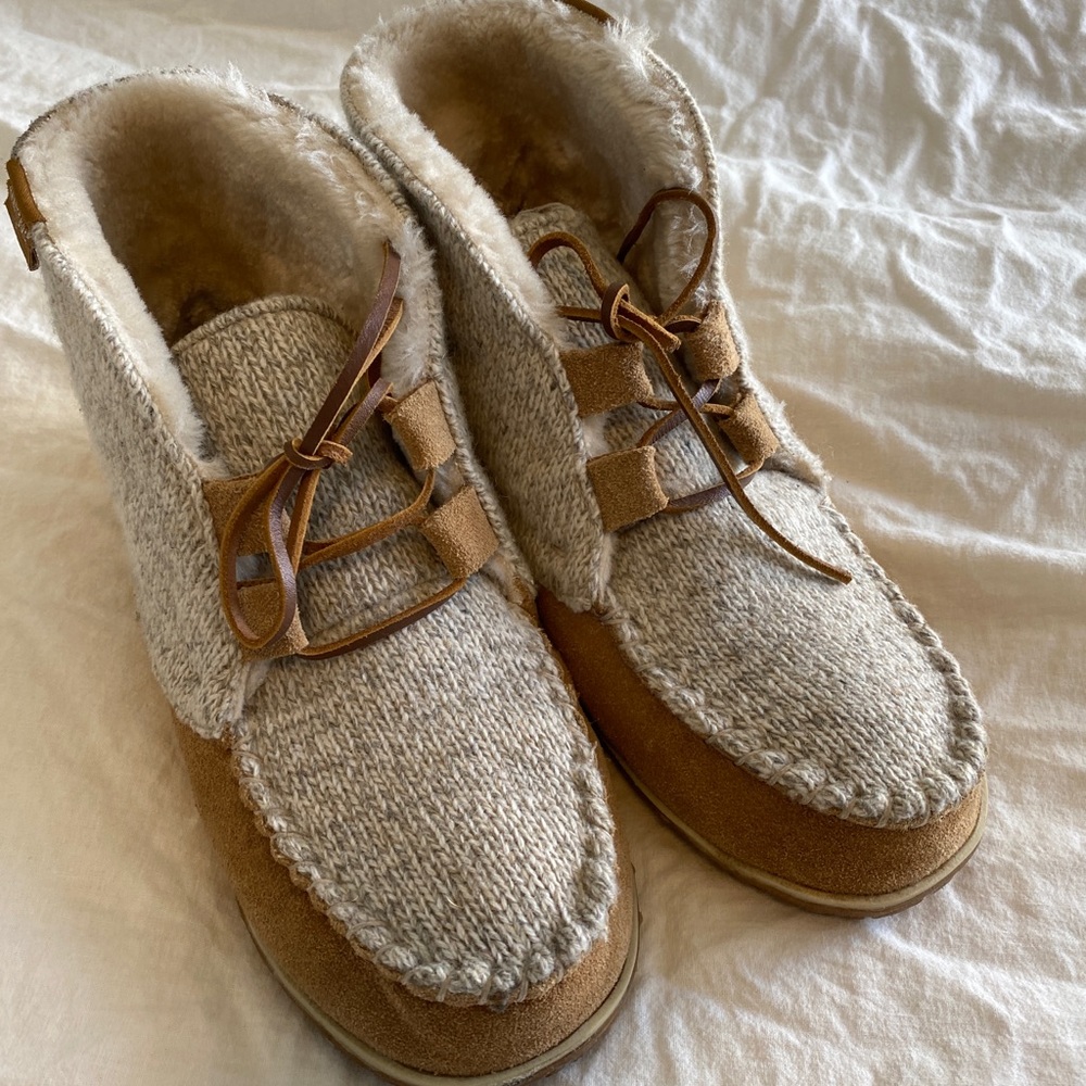 Minnetonka ankle moccasins slipper boots